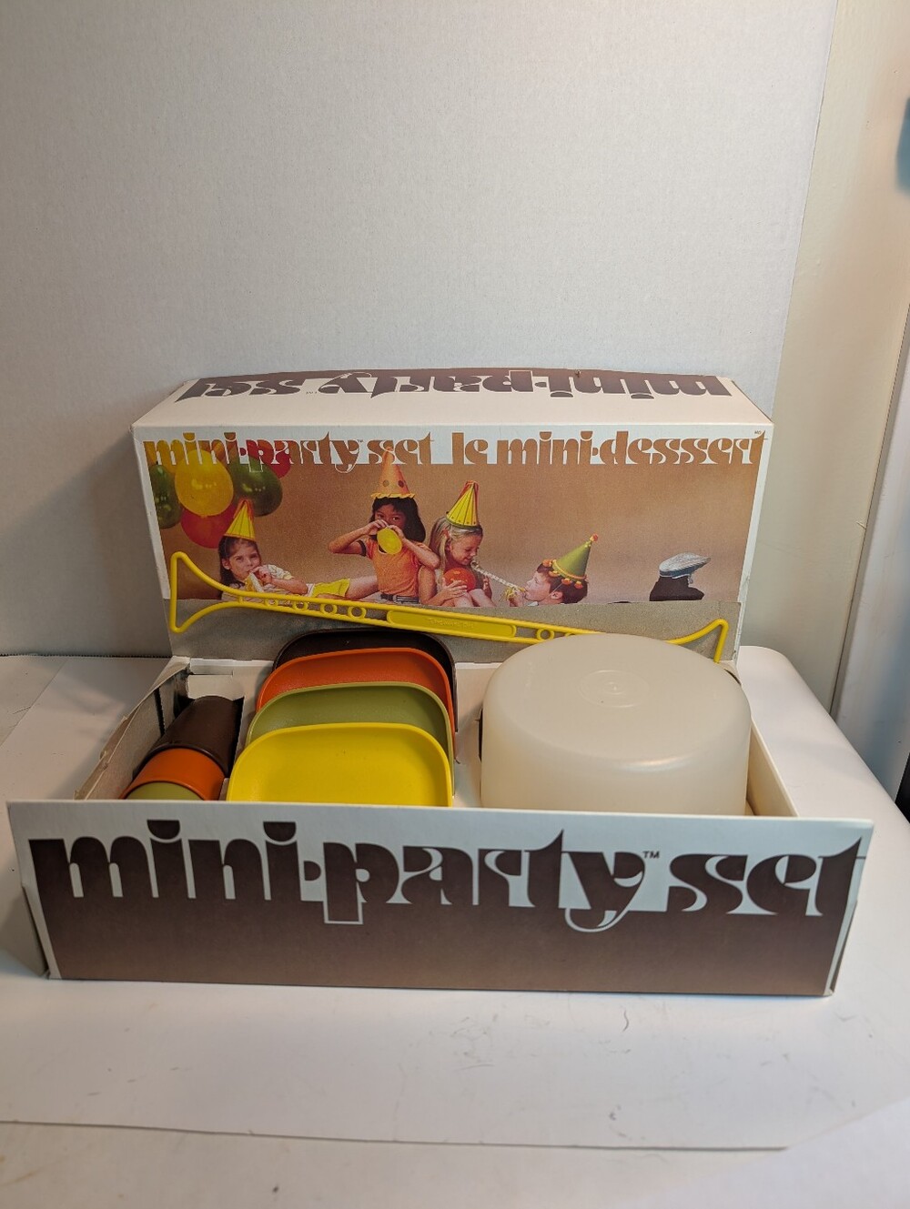Tupperware Toys Mini Party Set -Includes 4 cups, 4 Plates and Cake Carrier.